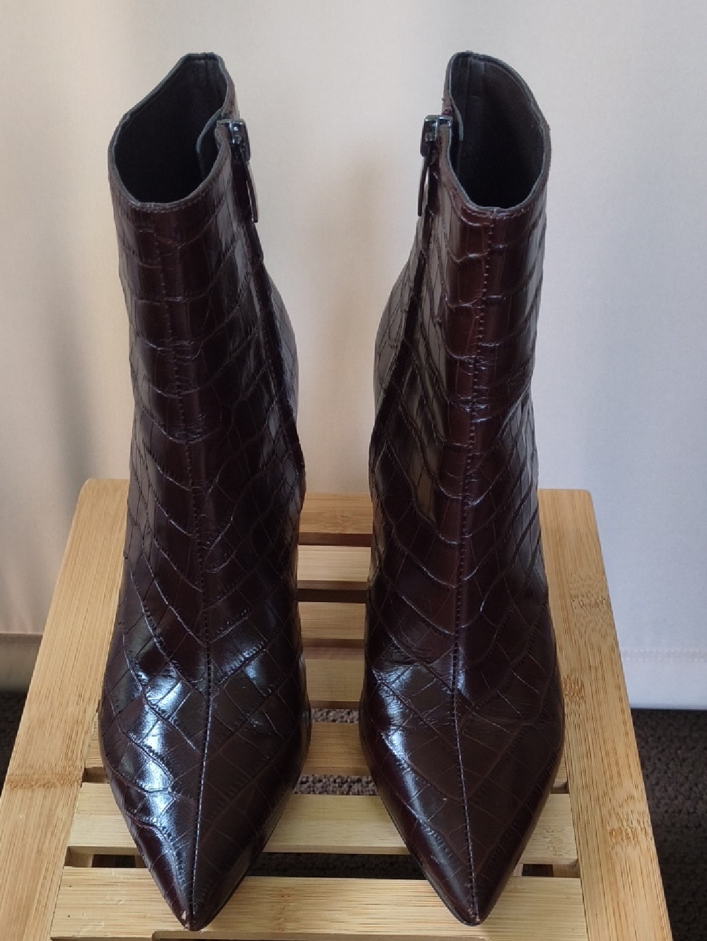 Nine West Croc-Embossed Pointed Ankle Boots in Dark Brown Size 8M